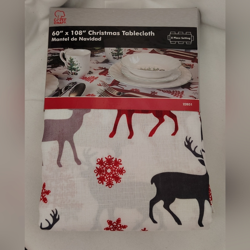 🎄🦌Holiday Christmas Tablecloth 60" X 108" Reindeer, Pine tree, Snowflakes 🦌🎄